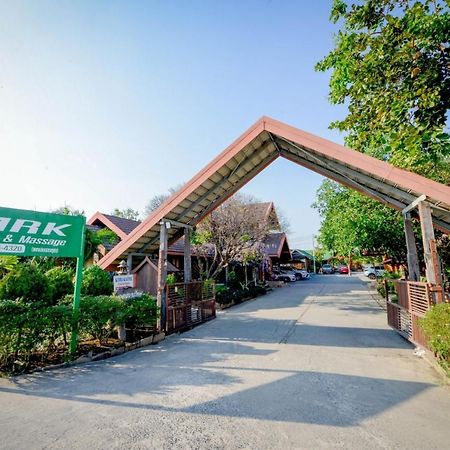 Mrk Resort & Massage Lop Buri Exteriör bild