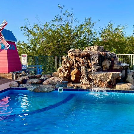 Mrk Resort & Massage Lop Buri Exteriör bild