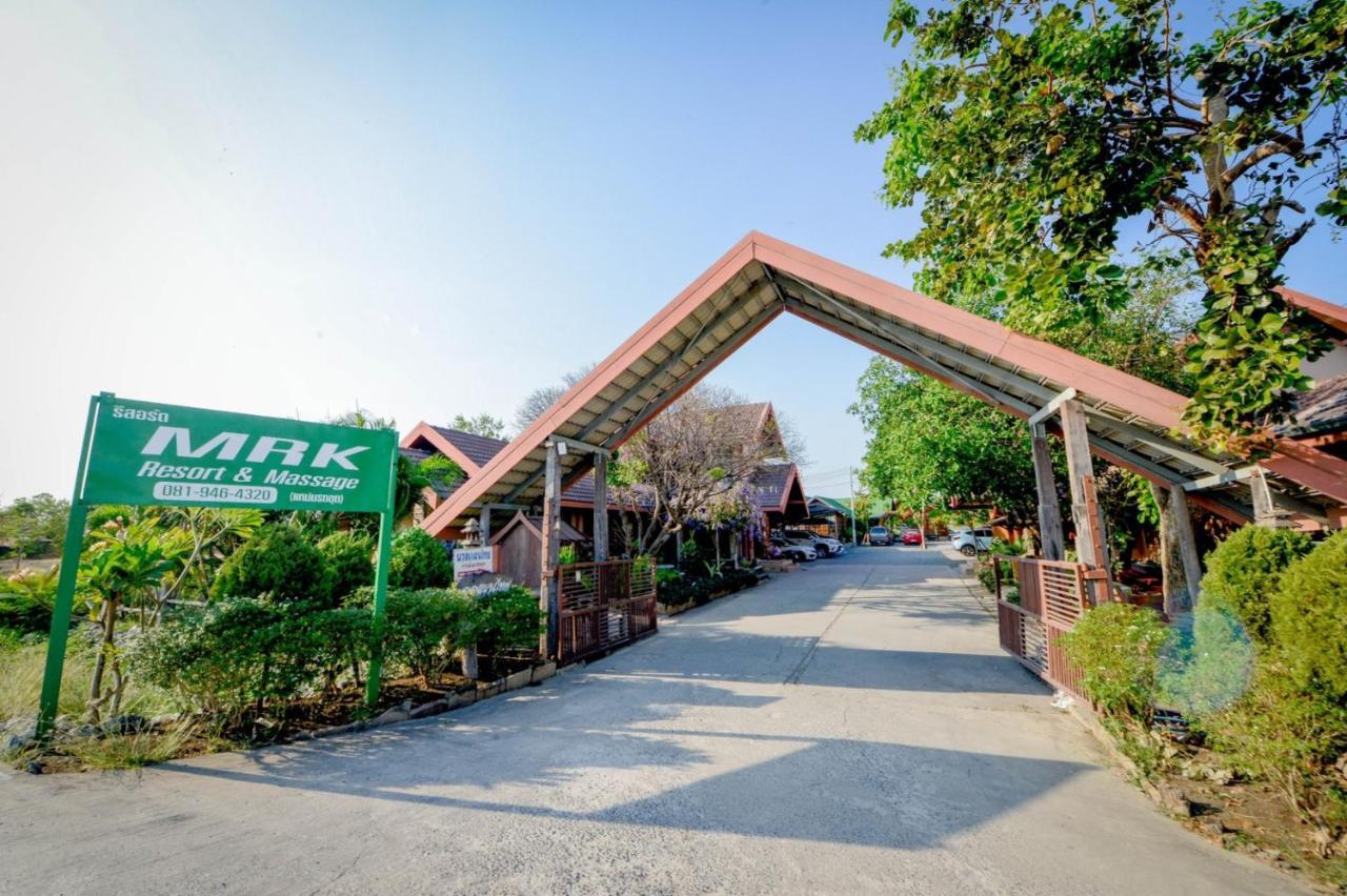 Mrk Resort & Massage Lop Buri Exteriör bild