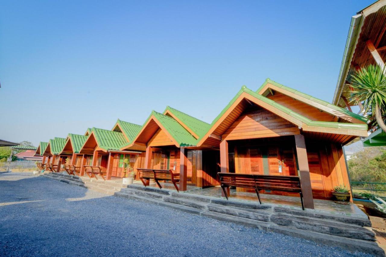 Mrk Resort & Massage Lop Buri Exteriör bild