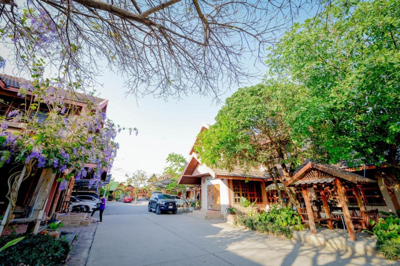 Mrk Resort & Massage Lop Buri Exteriör bild