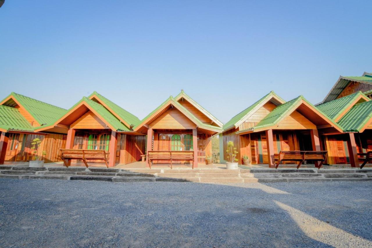 Mrk Resort & Massage Lop Buri Exteriör bild