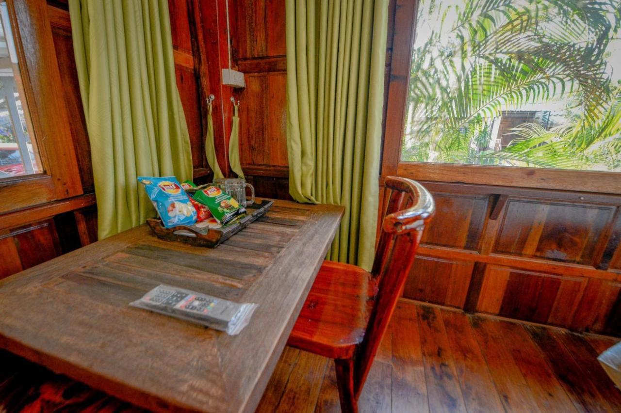 Mrk Resort & Massage Lop Buri Exteriör bild