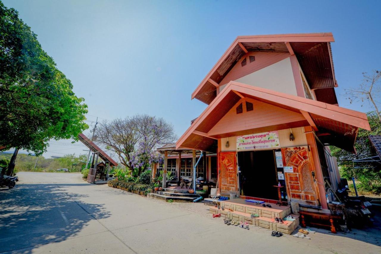 Mrk Resort & Massage Lop Buri Exteriör bild