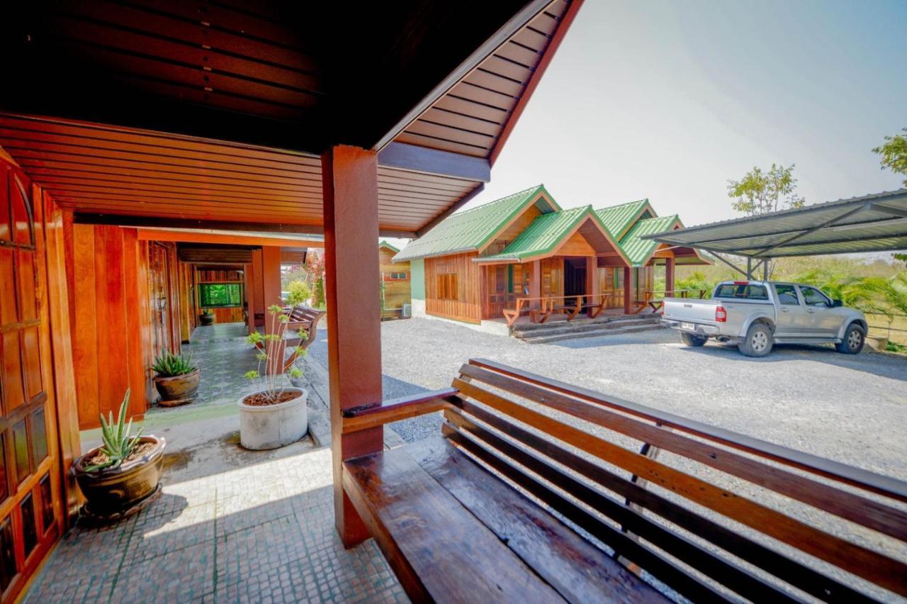 Mrk Resort & Massage Lop Buri Exteriör bild
