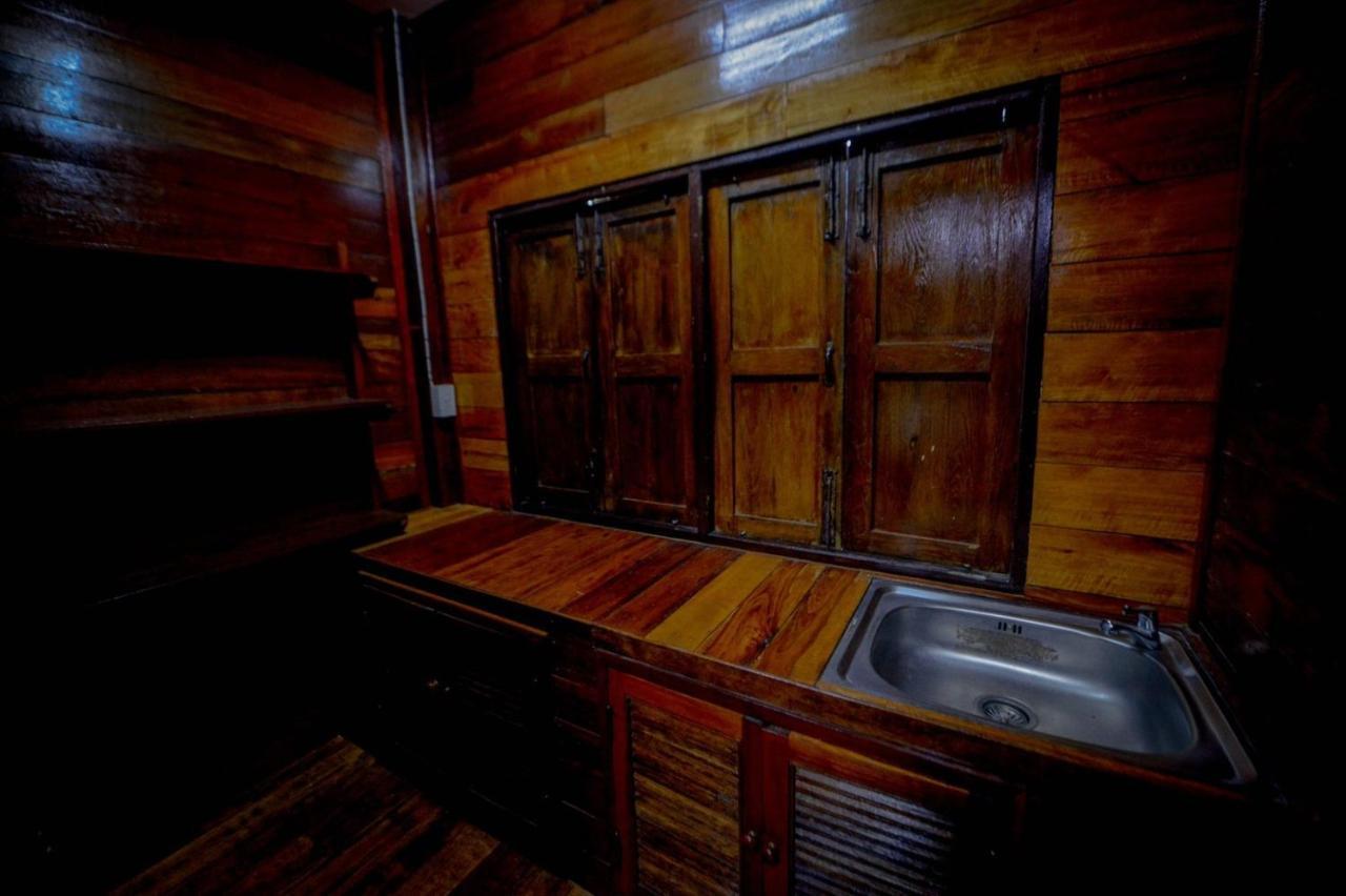 Mrk Resort & Massage Lop Buri Exteriör bild