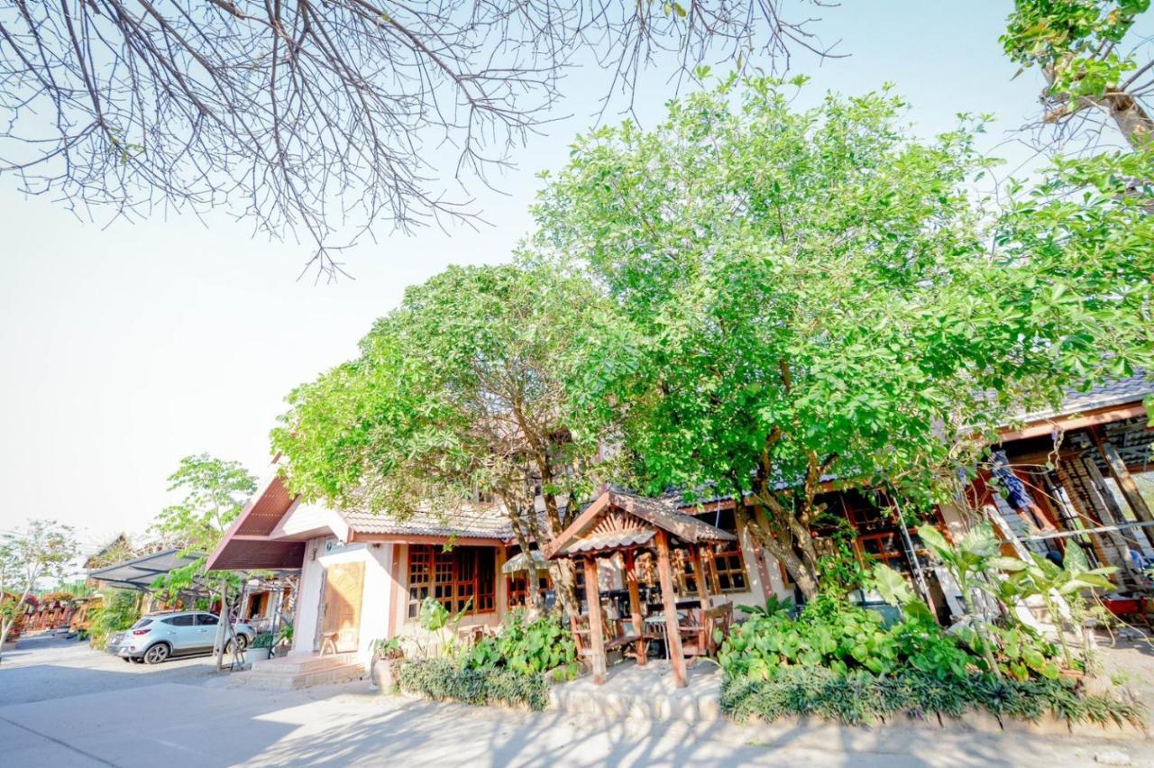 Mrk Resort & Massage Lop Buri Exteriör bild