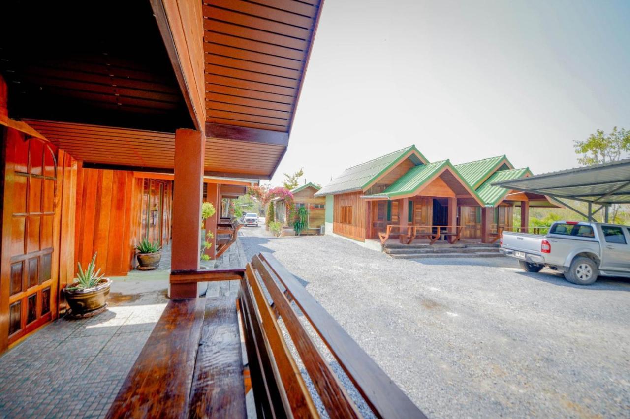 Mrk Resort & Massage Lop Buri Exteriör bild