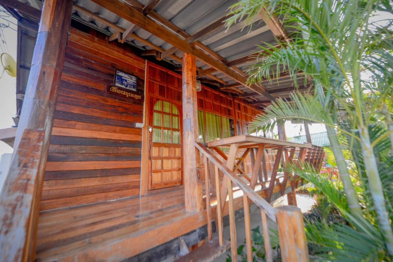 Mrk Resort & Massage Lop Buri Exteriör bild