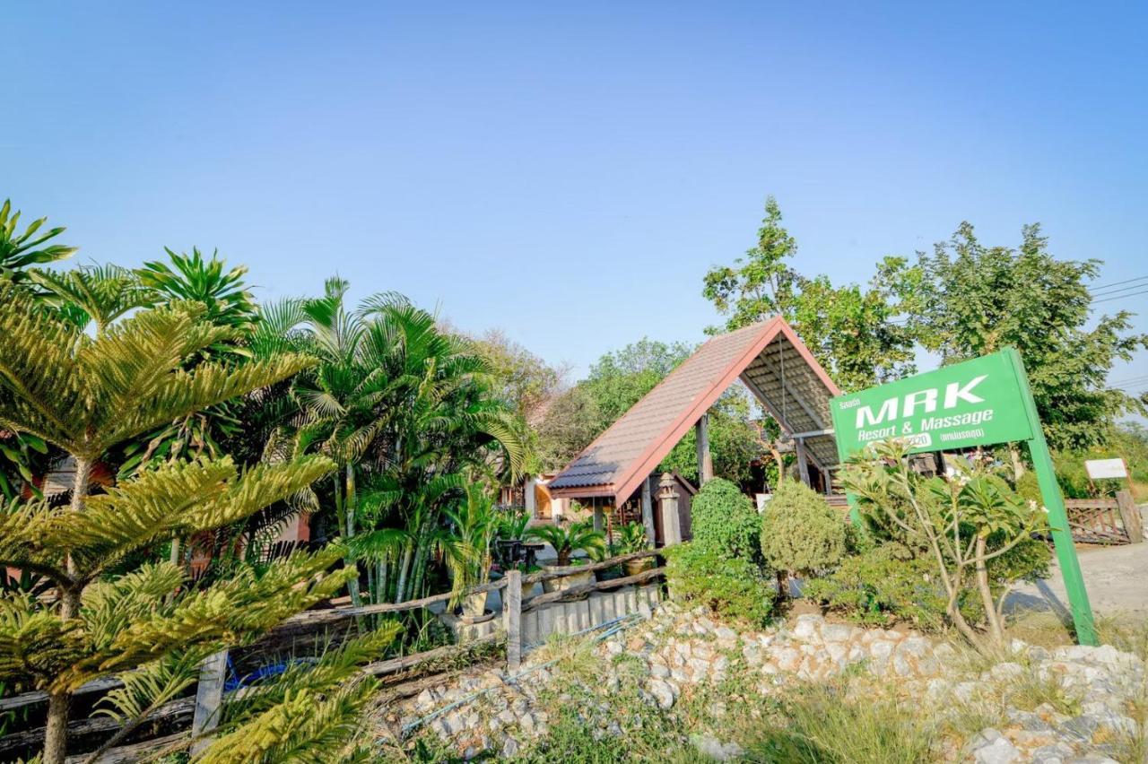 Mrk Resort & Massage Lop Buri Exteriör bild