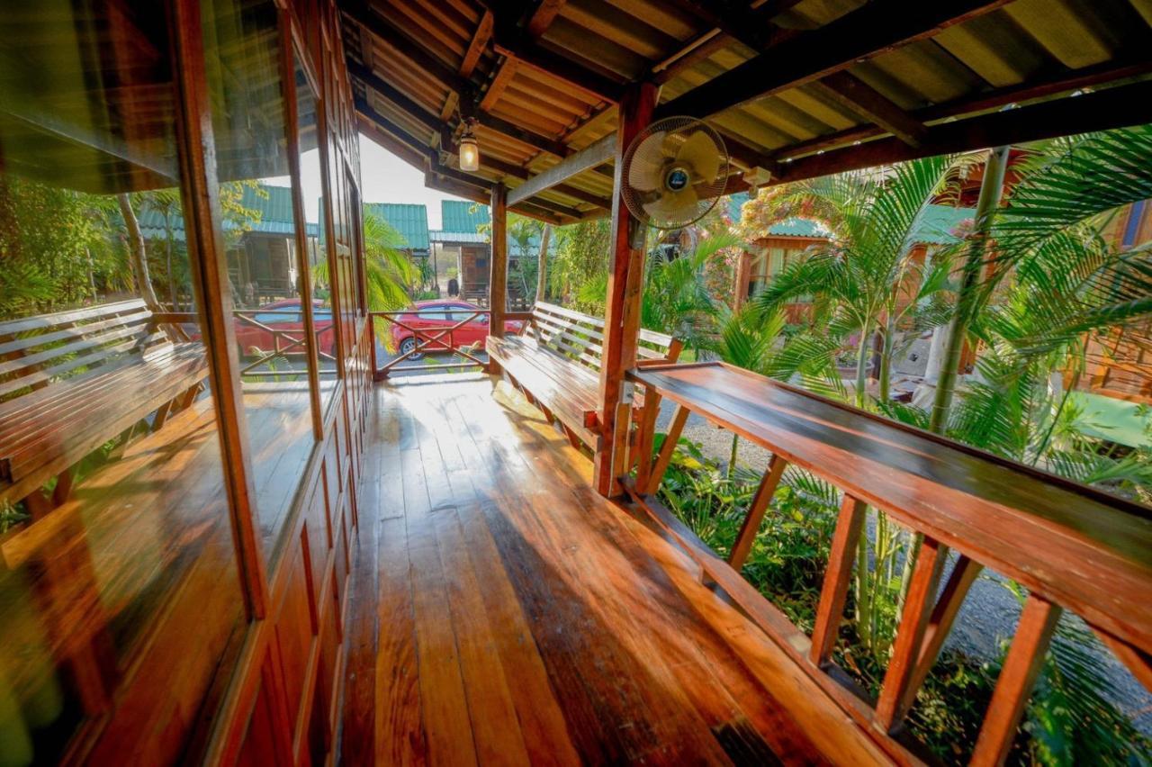 Mrk Resort & Massage Lop Buri Exteriör bild