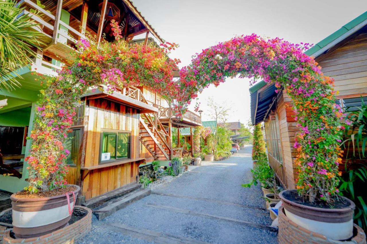 Mrk Resort & Massage Lop Buri Exteriör bild