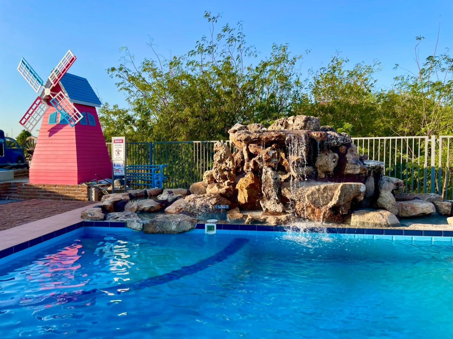 Mrk Resort & Massage Lop Buri Exteriör bild