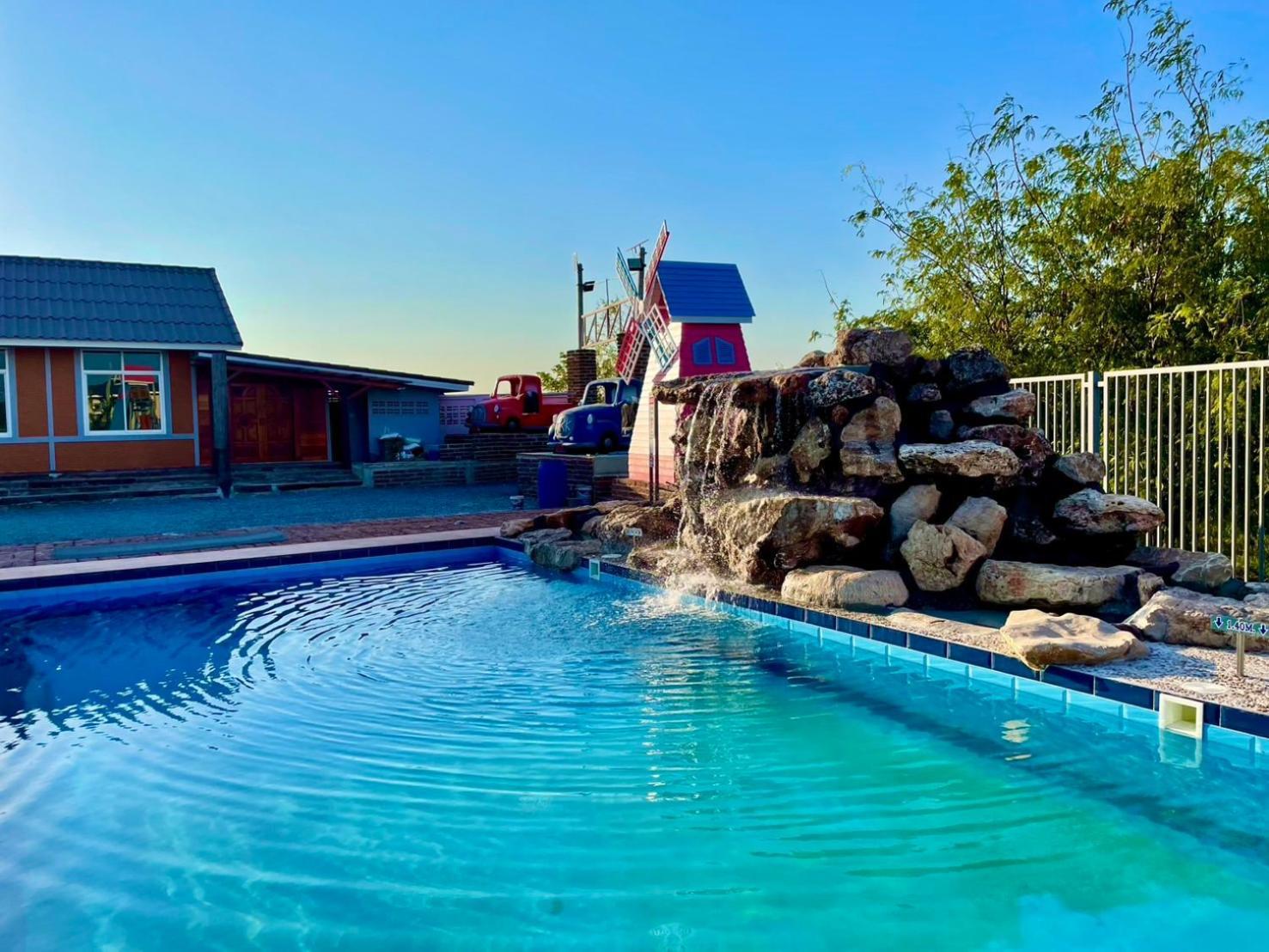 Mrk Resort & Massage Lop Buri Exteriör bild